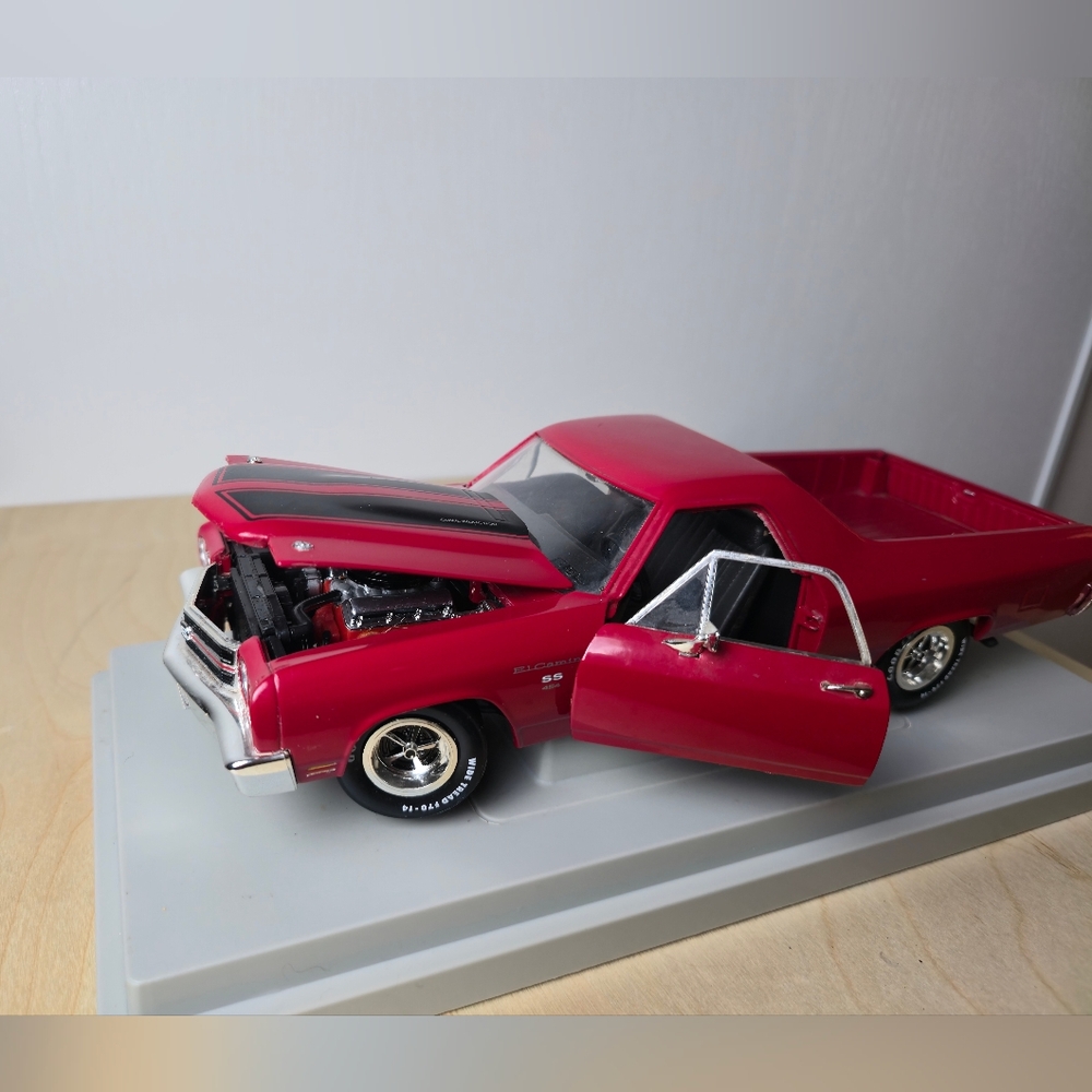 American Muscle '70 El Camino SS454 Model Car - Picture 6 of 16